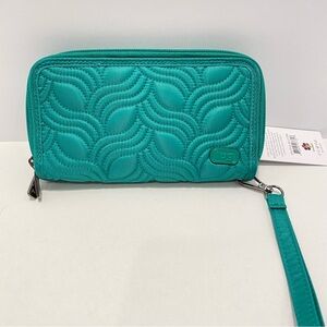 Lug Splits XL Kelly Green Wallet/Wristlet. NWT